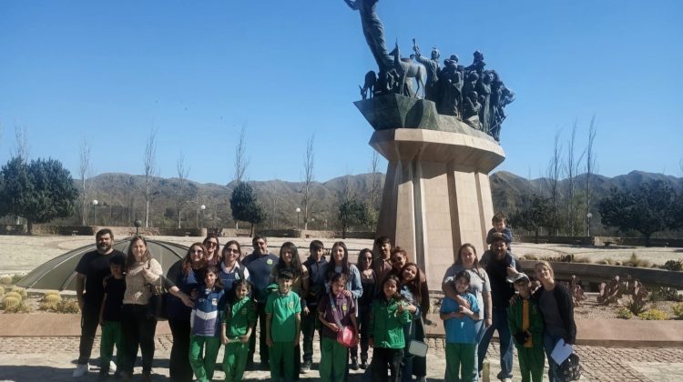 Más de mil estudiantes recorrieron el Monumento al Pueblo Puntano de la Independencia