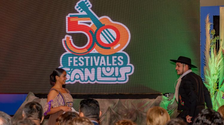 Más de 30 artistas encendieron el escenario de los 50 Festivales