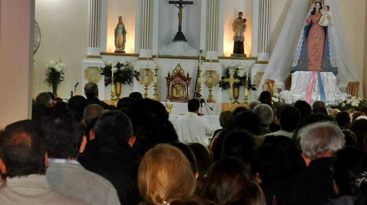 Quines renueva su fe en Nuestra Señora del Rosario 
