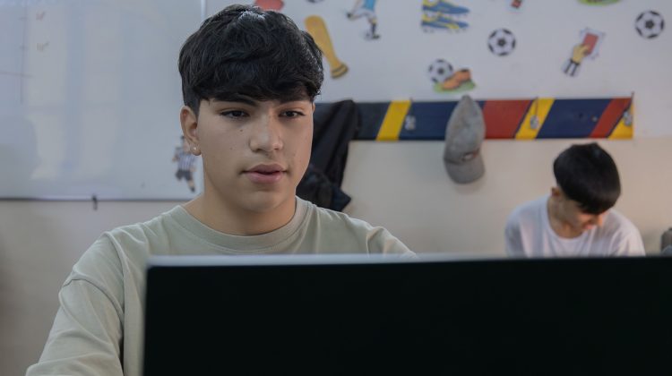 Tiene 14 años y creará contenidos para el equipo de Ricardo Bochini en la Copa Potrero