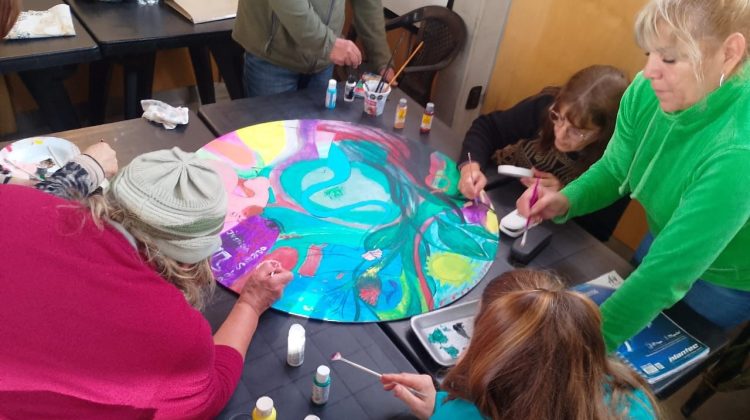 La Casa del Poeta ofrece un taller de dibujo y pintura para explorar la creatividad