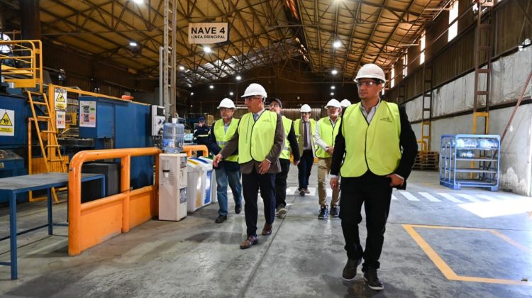 Poggi visitó Saint-Gobain y destacó el crecimiento de la industria y las inversiones en San Luis