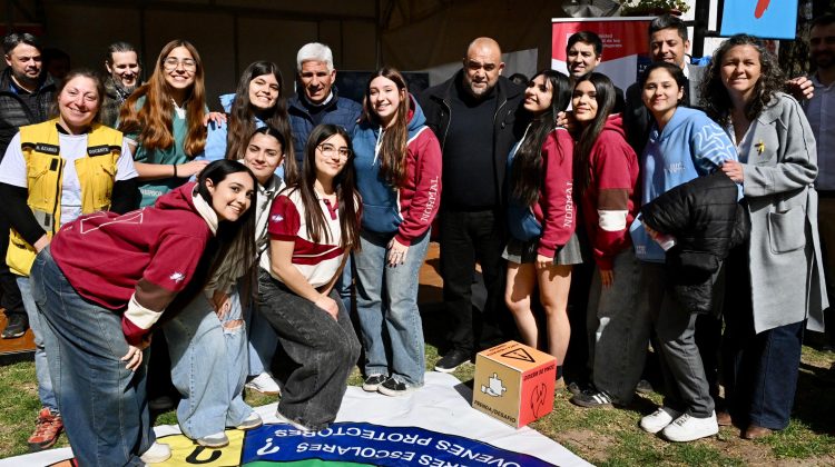 Poggi recorrió la Expo Educativa ‘Tu Futuro Está Aquí’ y compartió con los estudiantes