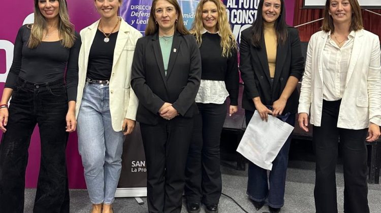 Defensa del Consumidor participó de una charla informativa para 70 alumnos de la UPrO