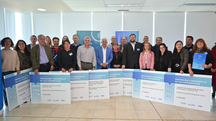 Nueve cooperativas recibieron decretos para el financiamiento de proyectos