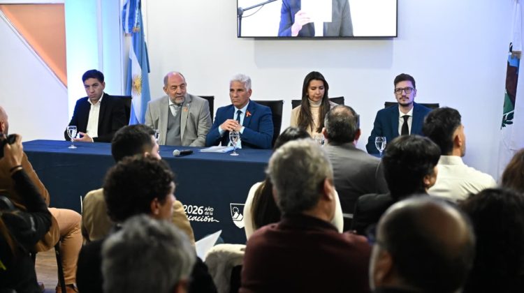 Poggi y la ULP lanzaron una capacitación en Inteligencia Artificial para empleados públicos