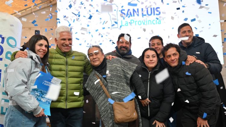 Nuevos proyectos en marcha: dos familias de Carpintería recibieron la llave de su casa 