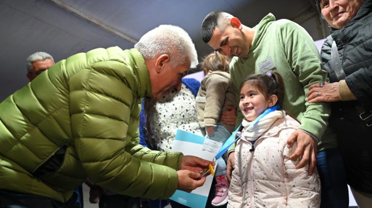 Poggi le concretó el sueño de un nuevo hogar a 21 familias de Concarán