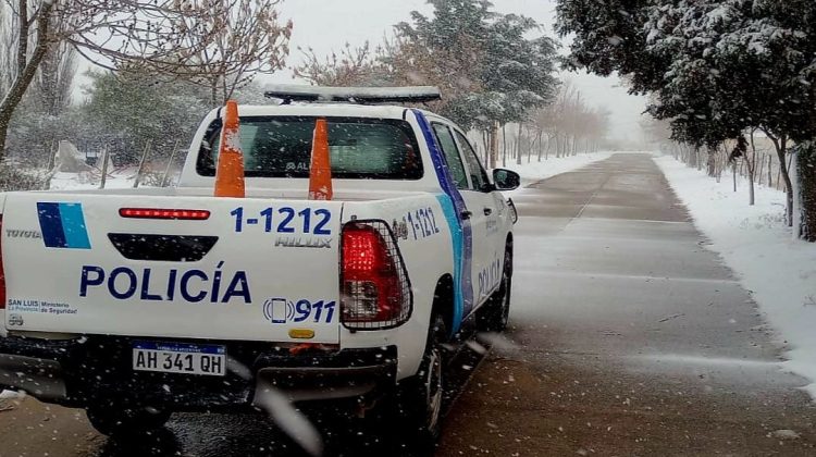 Por las nevadas, se registran cortes y restricciones en caminos serranos de San Luis