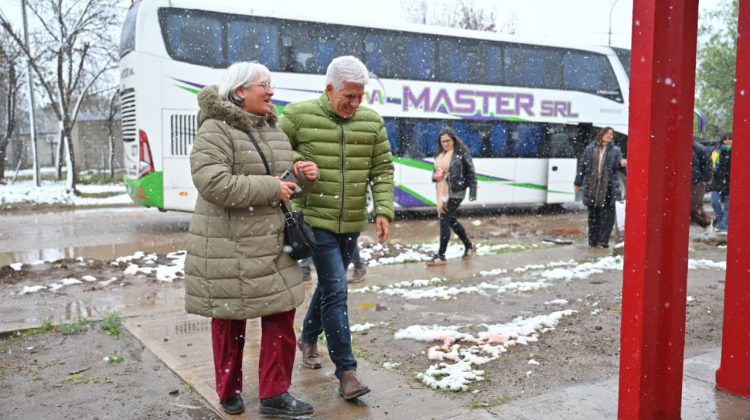 La nieve no frenó la jornada y el Gobernador entregó 34 viviendas: “Estoy muy focalizado en esto”