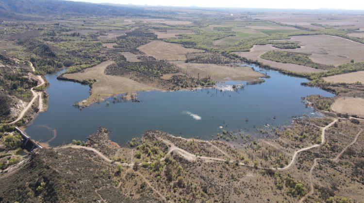 Por primera vez desde su creación, el dique La Estrechura comenzó a verter agua