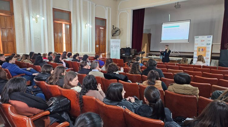 Una Jornada CLIP abordó las fake news y facilitó herramientas para detectarlas