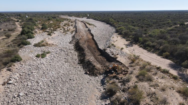 Ejecutan obras de reencauzamiento y defensas en el río Luján