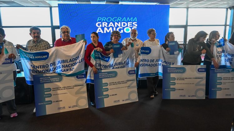 Entregaron decretos de financiamiento, convenios y premios a distintos centros de jubilados