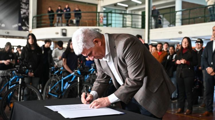Poggi adjudicó la obra para renovar por completo la Escuela ‘Industrial’ del barrio El Lince