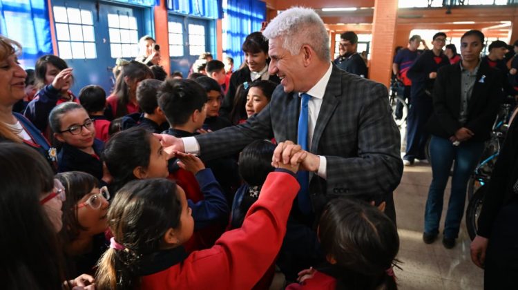 El Gobernador anunció la construcción de un polideportivo para el Centro Educativo ‘Lucio Lucero’