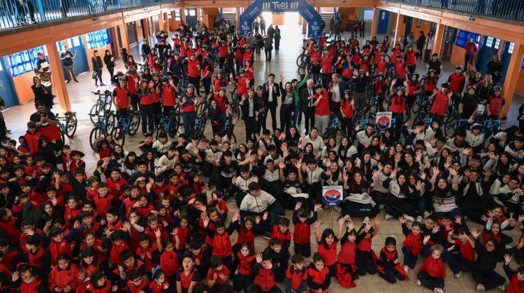 Poggi participó de la entrega de 75 bicicletas TuBi en la escuela ‘Maestras Lucio Lucero’
