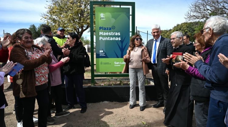 Poggi acompañó al intendente de la capital en la inauguración de una plaza en el barrio Amppya