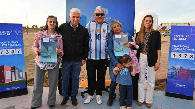 El Gobernador entregó escrituras a más familias de La Punta
