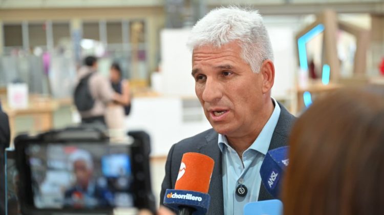 “La inteligencia artificial irrumpió en nuestras vidas y tiene que incorporarse a los oficios”