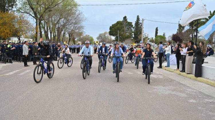 Los estudiantes de dos escuelas de Buena Esperanza pedalearon junto con el Gobernador