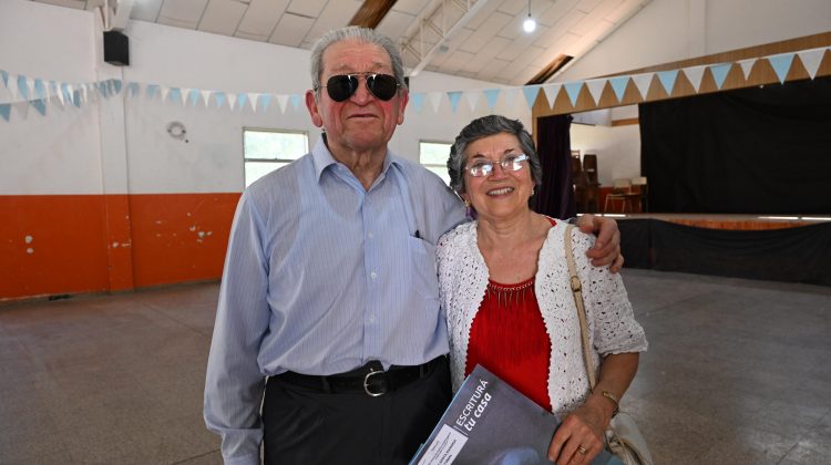 Tras 20 años de espera, un matrimonio de Cortaderas logró escriturar su casa