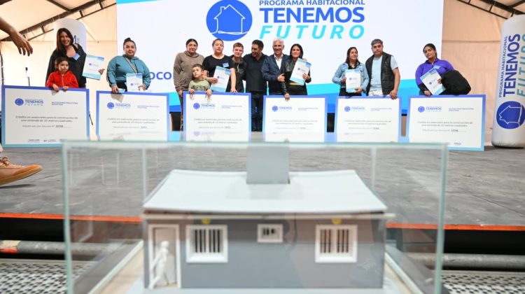 De los planos a los ladrillos: 81 familias más comienzan a construir su casa