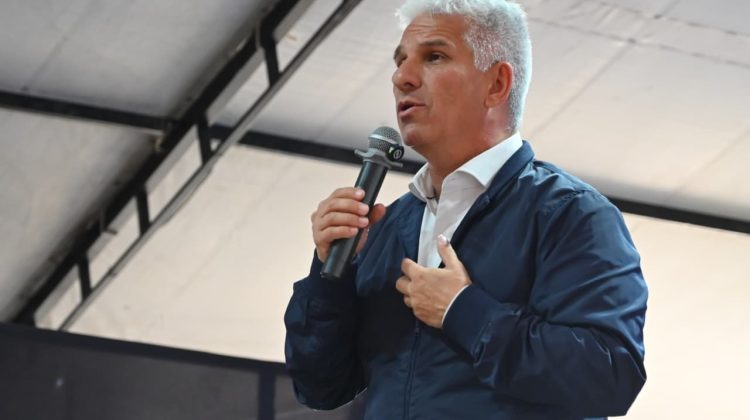 “Vamos a seguir con la rueda de la vivienda en San Luis, cumpliendo sueños y generando trabajo”