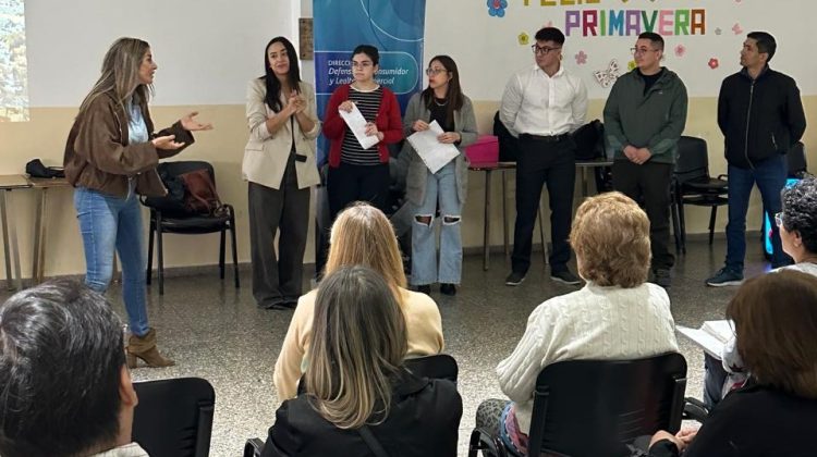 Defensa del Consumidor capacitó a adultos mayores en el Centro de Jubilados Provincial