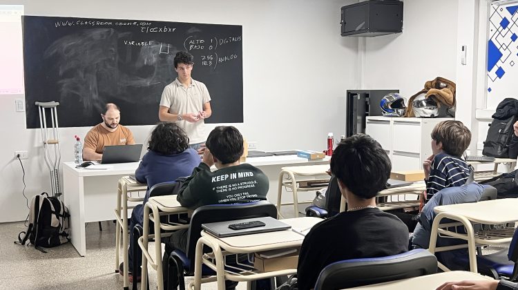 Estudiantes de nivel Secundario se forman en nuevas tecnologías en Juana Koslay