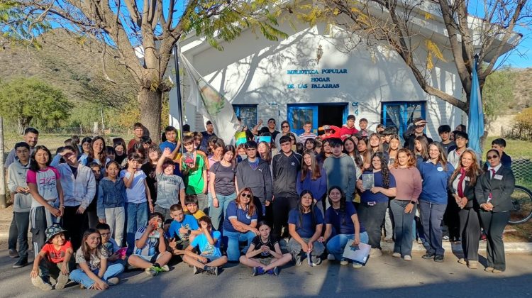 Tras recorrer Villa de la Quebrada, la Bibliomóvil llega a la Expo Rural   