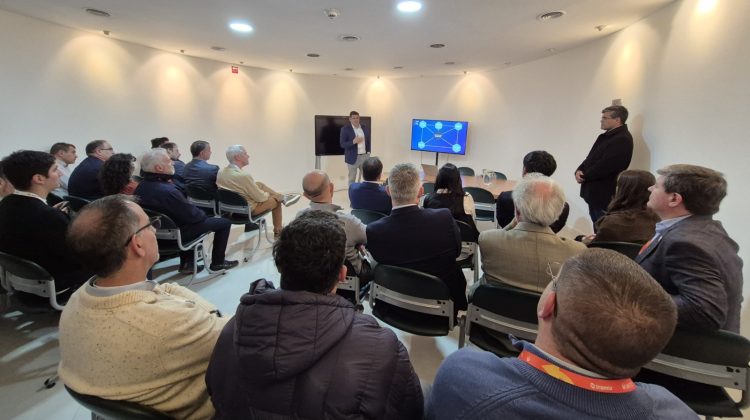 Empresarios y funcionarios del país tuvieron una reunión de trabajo y visitaron el Data Center