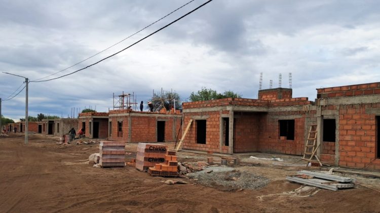 Las viviendas suman terminaciones y trabajos estructurales en Carpintería y Los Molles