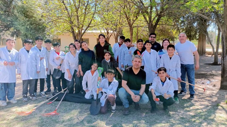 El programa ‘Huertas Productivas Escolares’ llegó a Candelaria