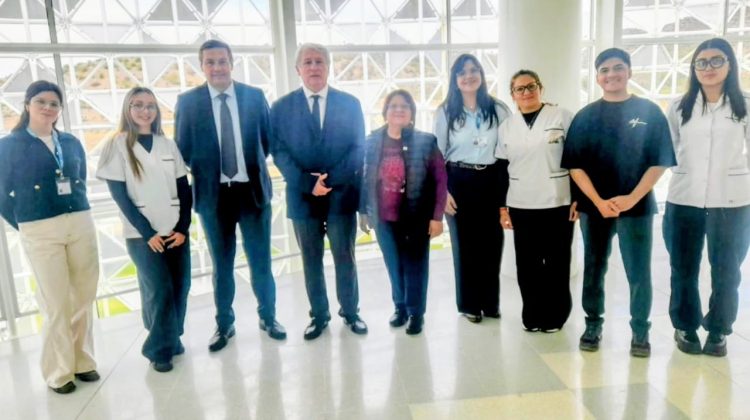 Estudiantes de enfermería de la Universidad Nacional de La Rioja visitaron el Hospital ‘Carrillo’
