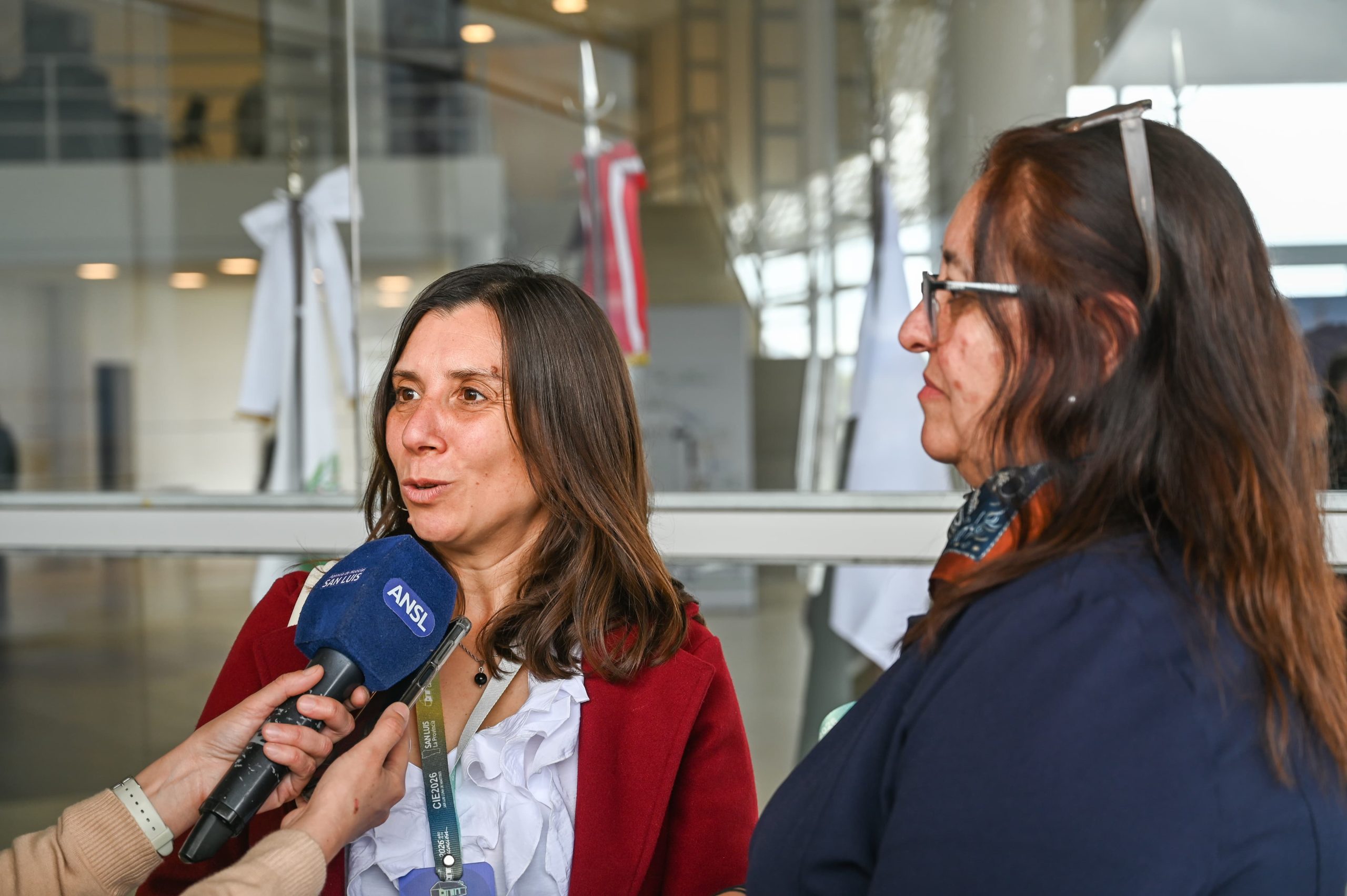 Claudia Ríos y Gabriela Borroni, directivas de la Escuela N°74 de Concarán