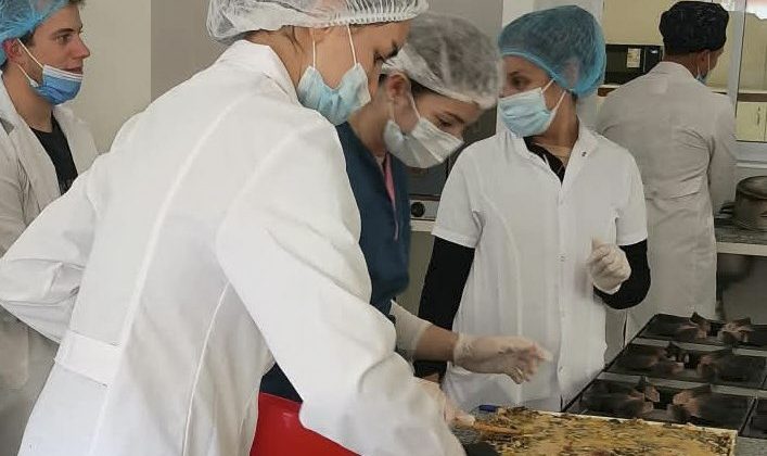 Estudiantes de la UNSL cosecharon alimentos que serán destinados a Cáritas