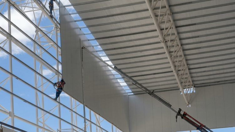 El Polideportivo de la Villa Deportiva incorpora cerramientos y nuevos trabajos interiores