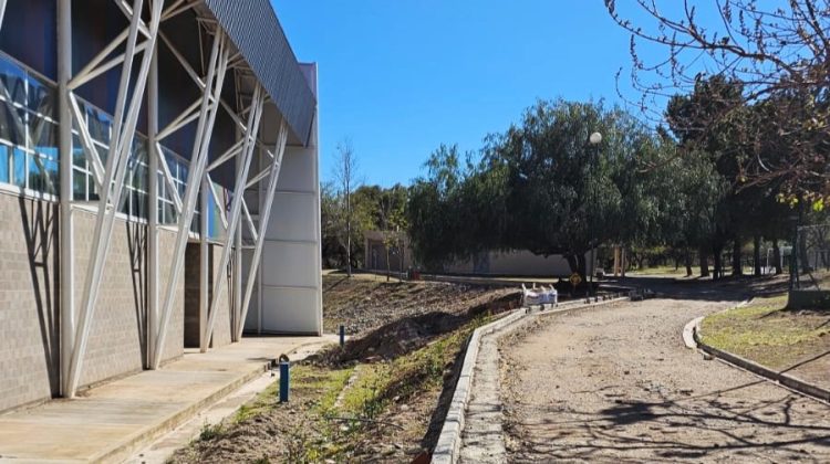 El Polideportivo Cubierto de Merlo suma nuevos trabajos en accesos e instalaciones