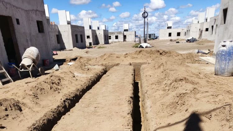 Viviendas: en Buena Esperanza elevan mampostería y en Unión consolidan las terminaciones