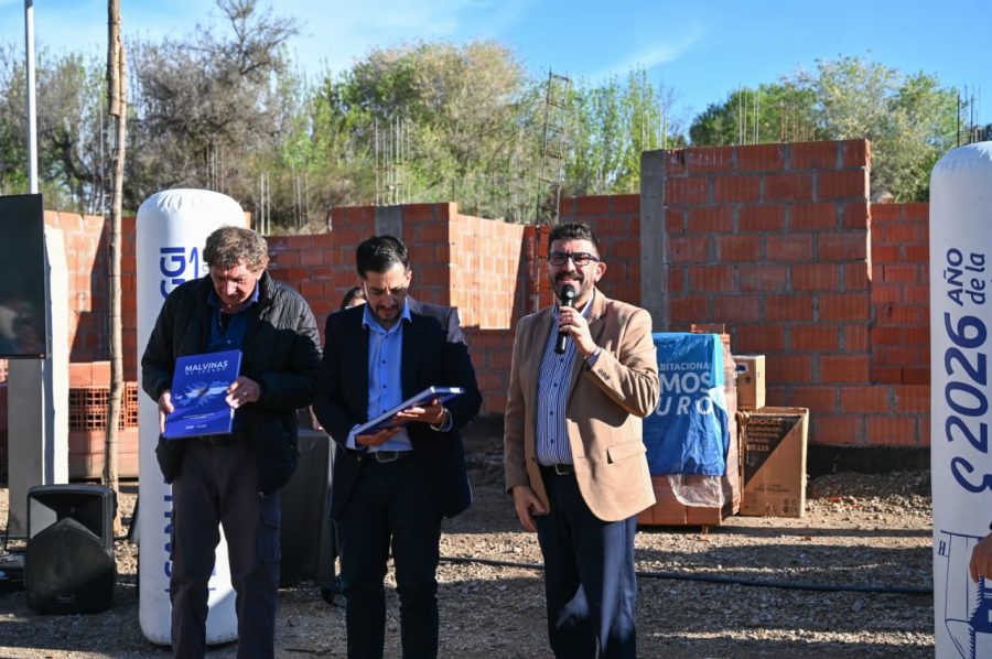 ESCUELA PÚBLICA DIGITAL N° 12 “LAS CHACRAS”, director de capacitación y enseñanza escolar EPD PAEZ, LUCIANO JAVIER, localidad Las Chacras INTENDENTE COMISIONADO: ALTAMIRANO SANDRA