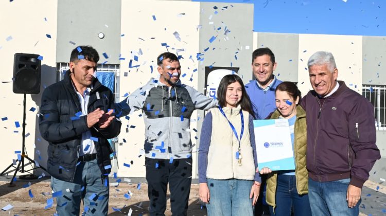 Cuatro Familias de Alto Pencoso accedieron a la casa propia de la mano de Poggi