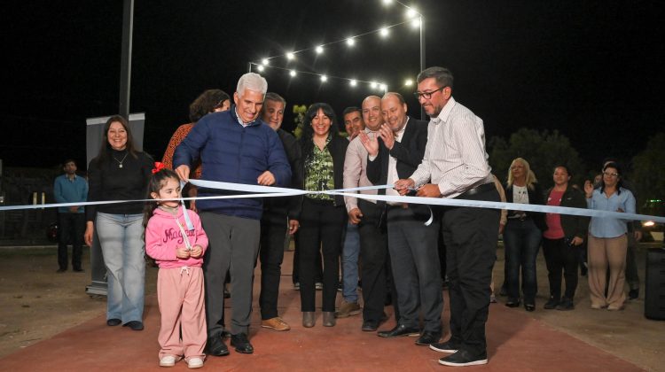 La Calera inauguró mejoras en su plaza central y renovó el pacto de obras públicas con la Provincia