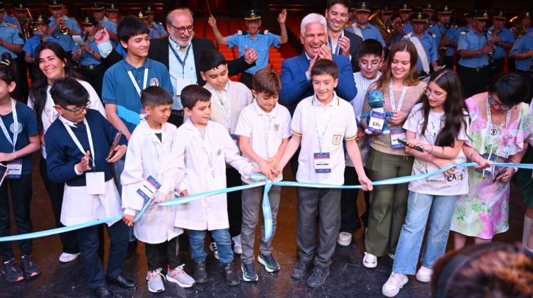 El Gobernador inauguró las primeras fases de la instancia nacional de la Feria de Ciencias