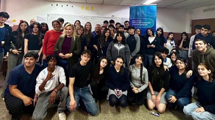 Alumnos de la Escuela Técnica N°18 participaron de una charla sobre derechos del consumidor