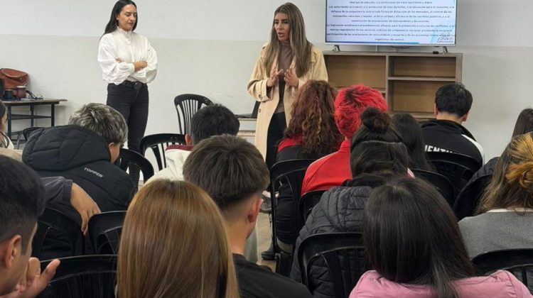 Capacitaron a 90 estudiantes de la EPA N°11 sobre sus derechos como consumidores
