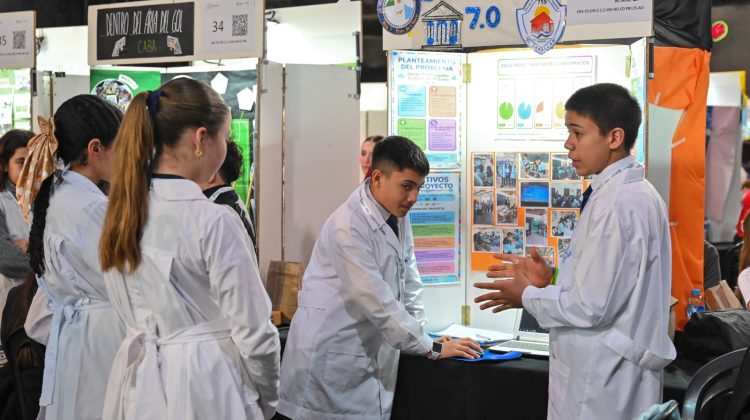 La Feria Nacional vivió la segunda jornada entre ciencia, arte, matemática y aprendizajes