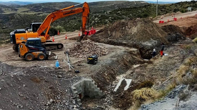Iniciaron la recuperación de un tramo de la ruta N°10 afectado por movimientos del terreno