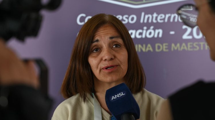 “El maestro es el puente entre la inteligencia artificial y los alumnos”