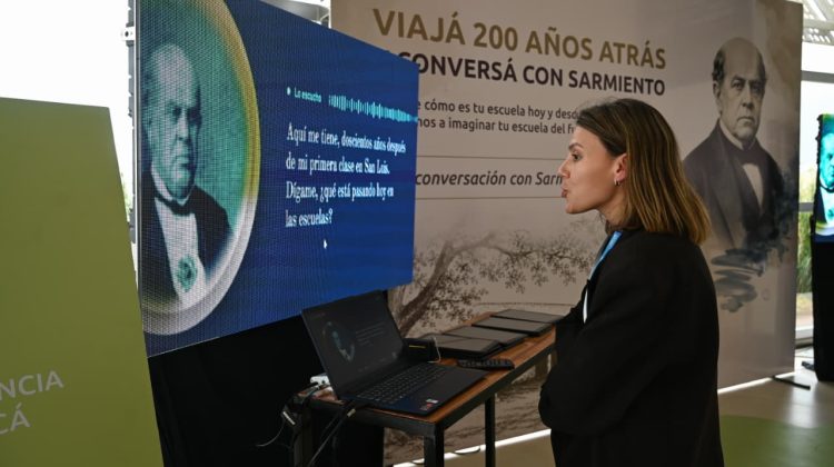 Experiencia innovadora: docentes pueden conversar con Sarmiento a través de la IA
